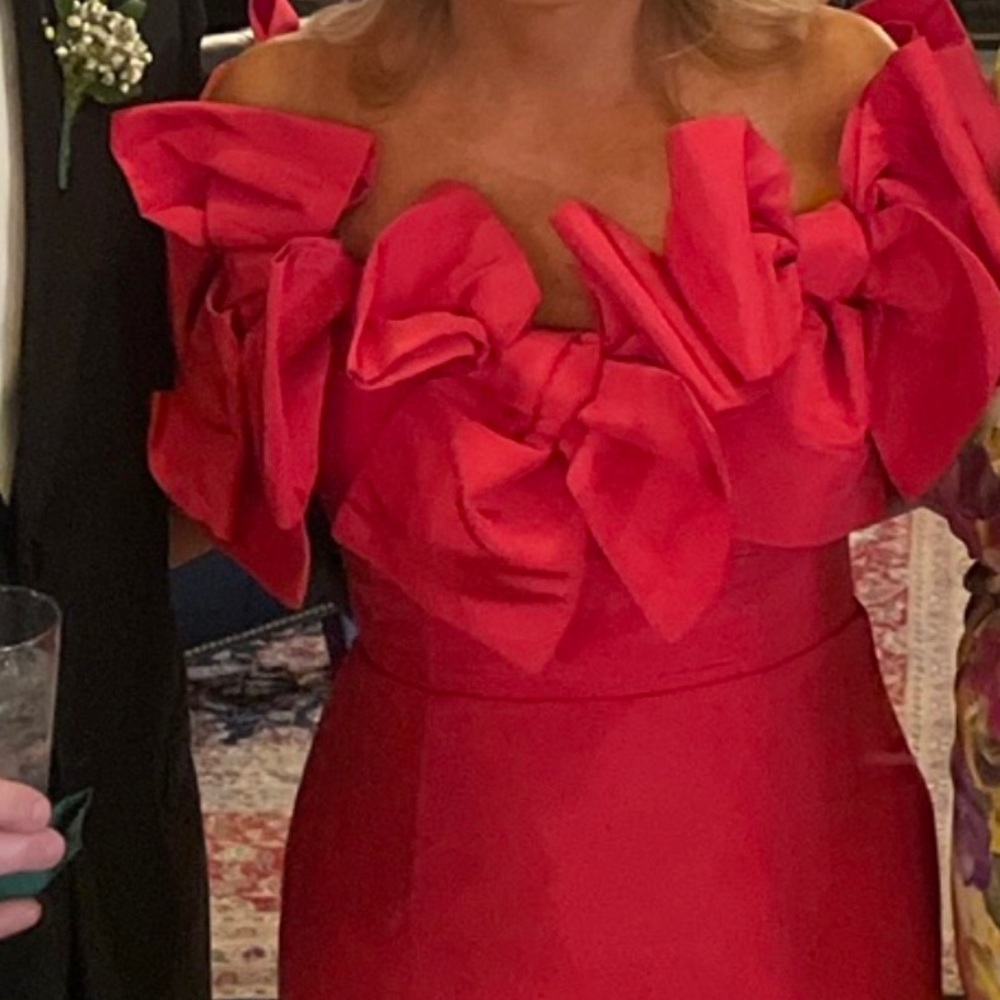 Mother of the groom dress. Mid length off shoulder, Fucia Carolina Herrera sz 6